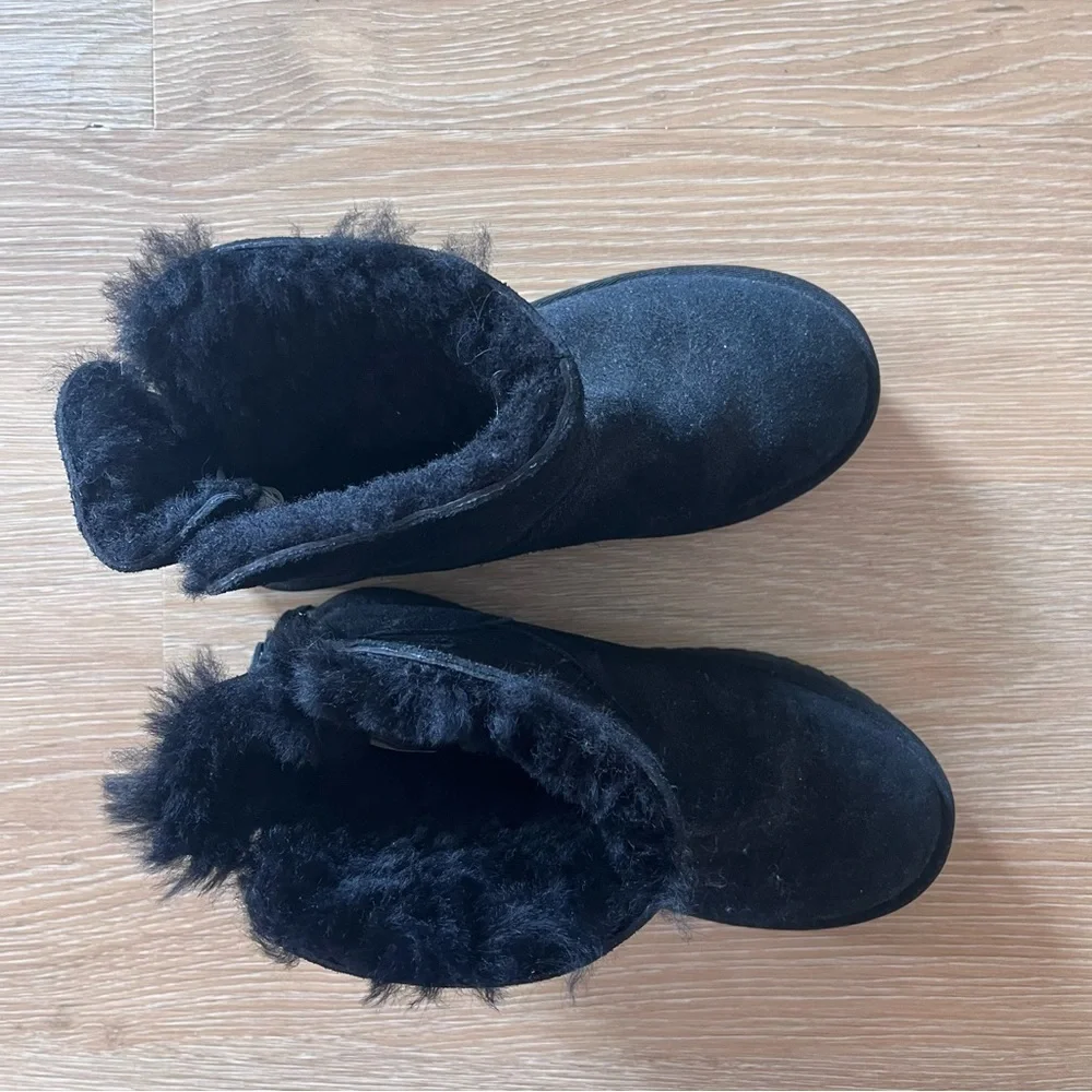 Koolaburra by Ugg black fringe fleece shirt boots